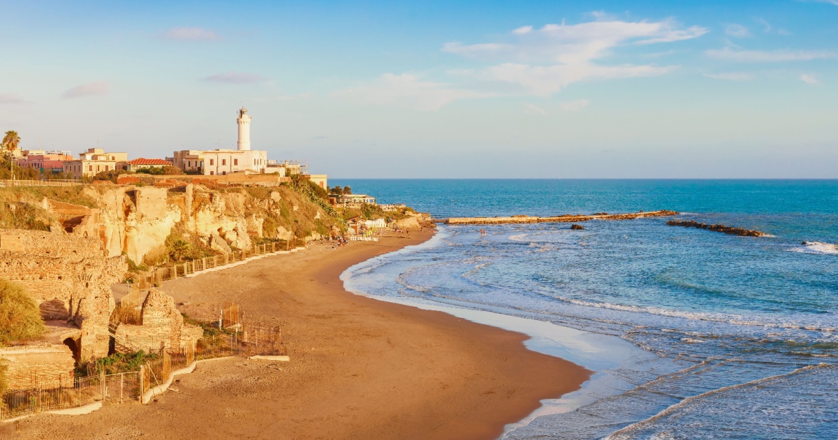 10 Best Beaches Near to Rome featured